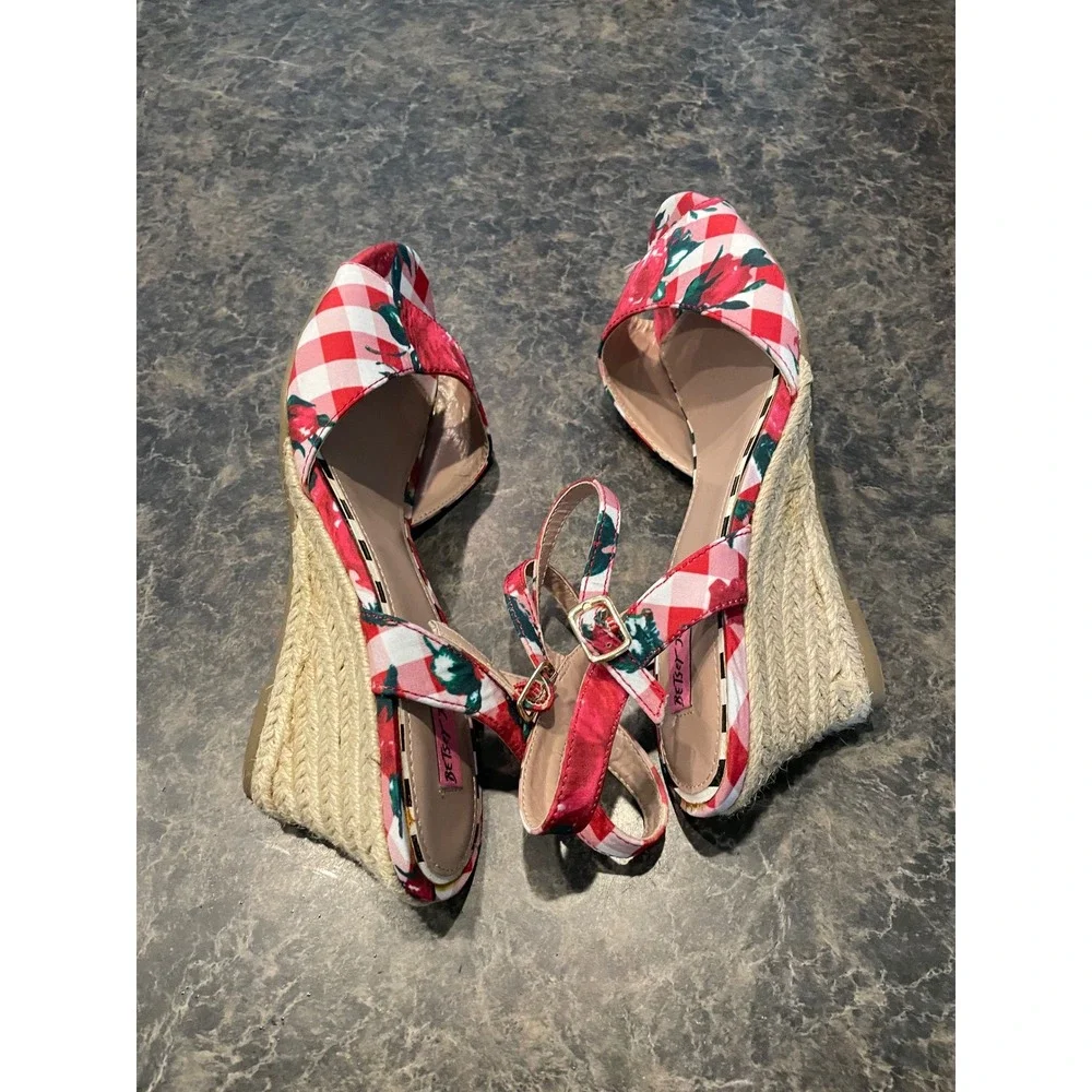 Betsey Johnson Athena Wedge Espadrille Sandals Gingham Floral Red Size 9.5